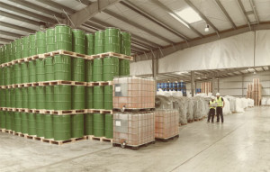 Zone de stockage de contenants pour déchets industriels liquides dangereux